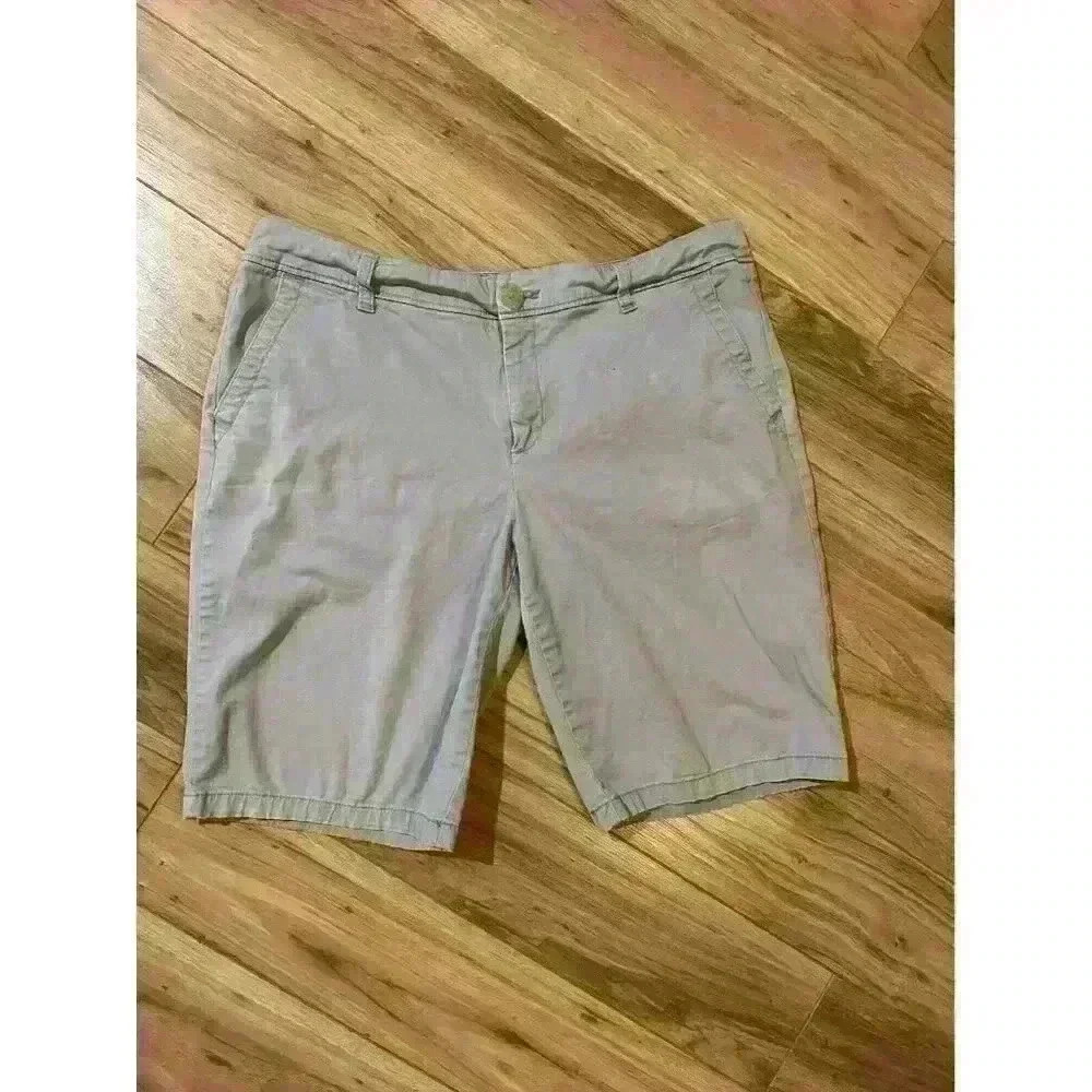 liz Claiborne Wom Shorts Size 10 Regular Fit Casual Khaki Chino Cotton Spandex